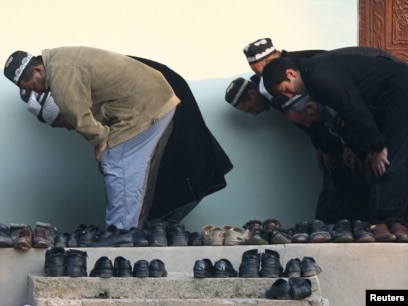 Балық аулау кезінде ашық ауада қызбен жыныстық қатынаста болған видео