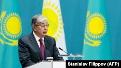 Қазақстан президенті Қасым-Жомарт Тоқаев "Нұр Отан" съезі кезінде. Нұр-Сұлтан, 23 сәуір 2019 жыл. 