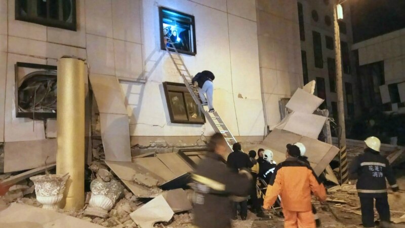 زمین لرزه ۶.۴ ریشتری در تایوان چند ساختمان بلندمرتبه را کج کرد