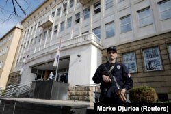 Od 24. jula 2020. jedanaestoro programera nalazilo se u pritvoru Specijalnog suda u Beogradu (na fotografiji ulaz u Specijalni sud)