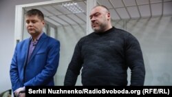 Юрий Крысин (справа) и его защитник