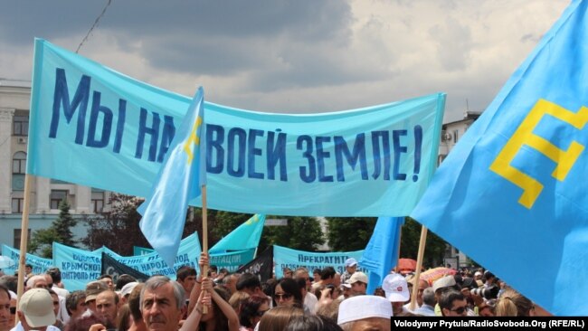 Траурный митинг крымских татар в Симферополе в годовщину депортации крымскотатарского народа из Крыма, 2008 год, иллюстрационное фото