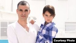 Ronny Edry poses with his daughter as part of his "Israel-Loves-Iran" Facebook initiative.