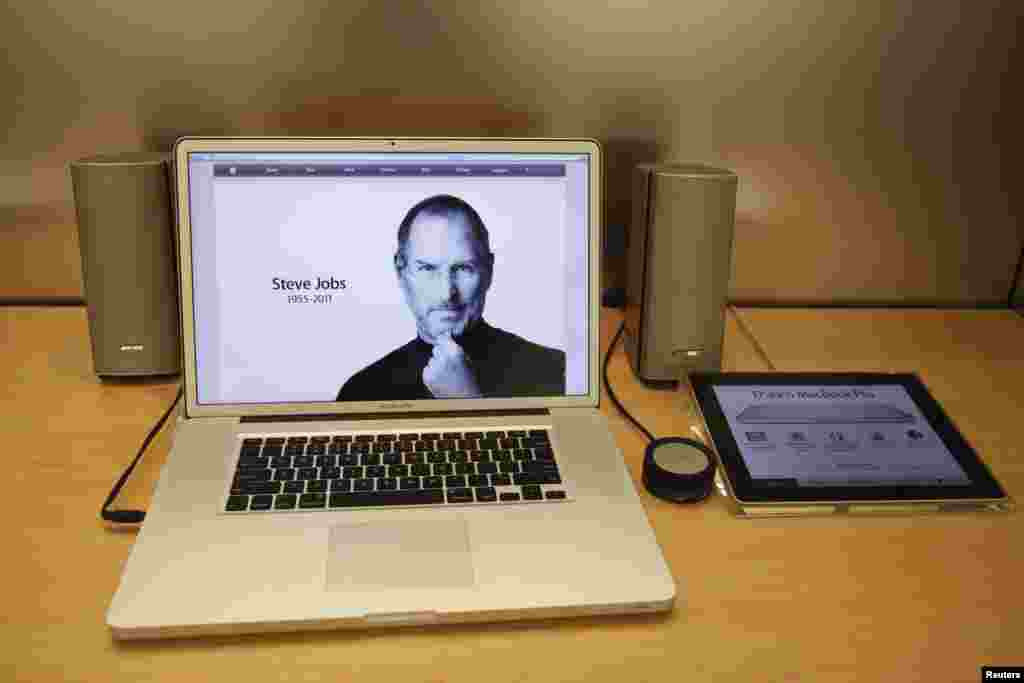 A MacBook Pro laptop computer at an Apple store in California displaying the death announcement for former Apple CEO Steve Jobs on October 5, 2011. 
