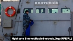 Через жалобу за загиблими в Одеському коледжі військові моряки скасували традиційні урочистості з нагоди найменування нового корабля. 5 грудня 2019 року