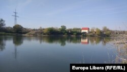 Pe malul râului Nistru