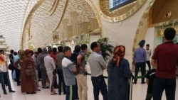 Diňle: Türkmenistandaky ykdysady kynçylyklar raýatlaryň rus goşunyna goşulmagyna 'iterýär'