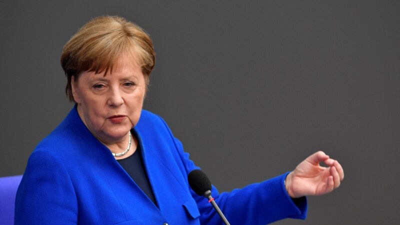 Cancelarul Angela Merkel discută cu liderii țărilor din Grupul de la Vişegrad despre restabilirea liberei circulații