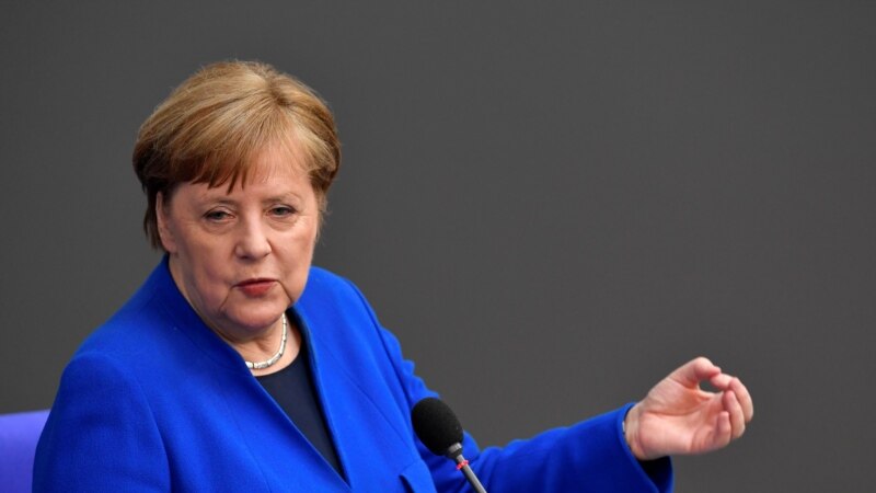 Меркел ги отфрли гласините дека ќе бара петти мандат