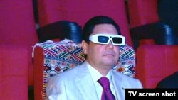 Президент Туркменистана в кинотеатре "Ашхабад", июнь 2011 года (иллюстративное фото)