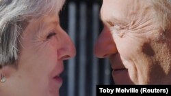 Theresa May i Donald Tusk, prilukom ljetošenjeg susreta u Londonu