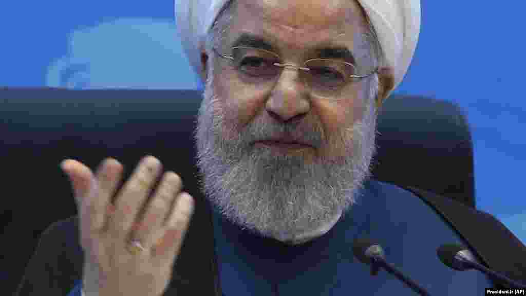 ИРАН - Техеран ги поддржува преговорите со Вашингтон, но САД прво треба да ги укинат санкциите што му ги наметнаа на Иран, изјави иранскиот претседател Хасан Рохани во интервју за иранската државна телевизија, пренесоа светските новински агенции.