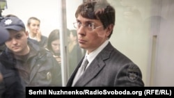 Колишній депутат Верховної Ради Дмитро Крючков у залі суду у Києві, Україна, 17 квітня 2019 року 