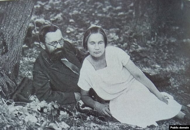 Адам Бабарэка з жонкай у высылцы, 1934 г.