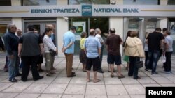 Черга до банкоматів у Греції, 27 червня 2015 року 