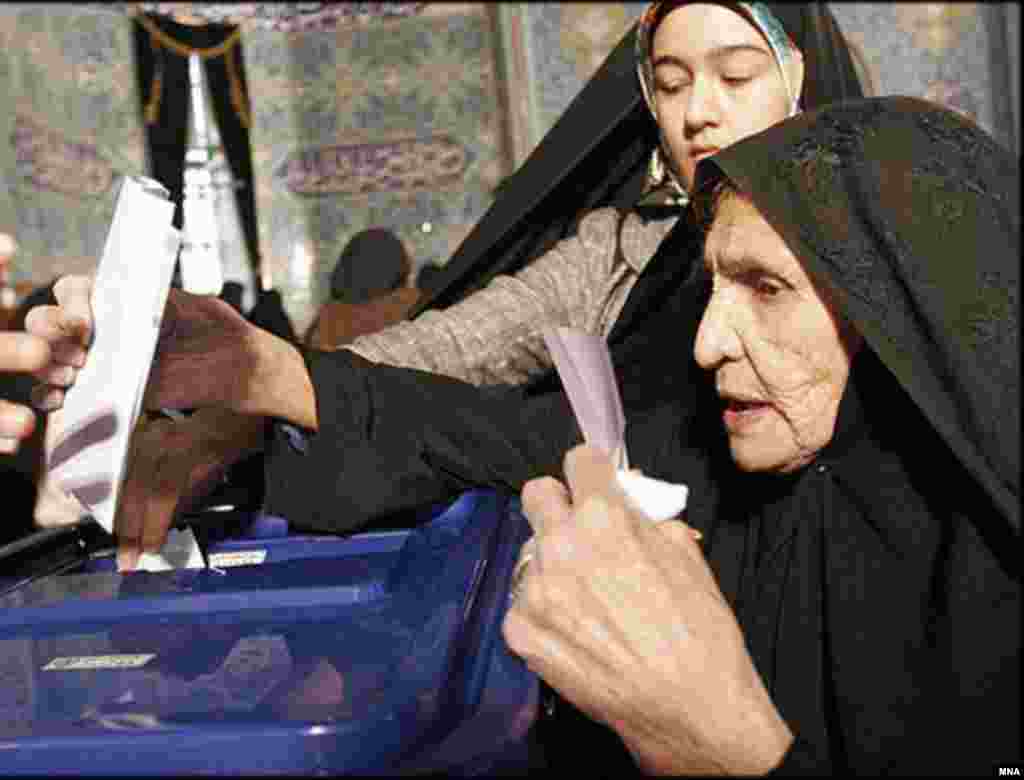 آن گونه که فرمانداری تهران نيز اعلام کرده است، آرای شهروندان، پيش از شمارش کامل از شعبه های اخذ رای خارج نخواهند شد.