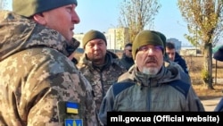 Ukrainian Defense Minister Oleksiy Reznikov (right) during a trip to Berdyansk on November 13.