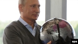 Ресей президенті Владимир Путин бүкілресейлік "Селигер-2014" жастар форумында. Тверь, 29 тамыз 2014 жыл. 