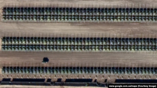 Скопление военной техники вблизи Каменск-Шахтинска, Ростовская область России (Изображение Google Maps)