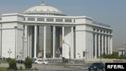 Adalat köşgi. Aşgabat (arhiw suraty) 