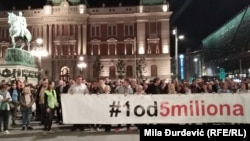Protest sa transparentom "1 od 5 miliona" u Beogradu, 21. septembar 2019.