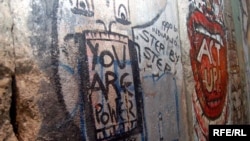 Фрагмент Берлинской стены в музее медиа.