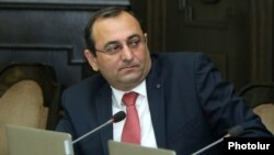 Armenia - Economy Minister Artsvik Minasian attends a cabinet session in Yerevan, 29Jul2016.