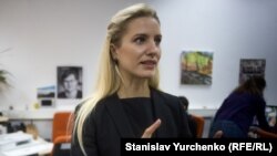 За словами народного депутата Світлани Заліщук, таких осіб і компаній є досить багато, а деякі з них донині мають торговельні зв’язки з Україною