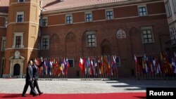 Polish Prime Minister Donald Tusk welcomes his Chinese counterpart, Wen Jiabao, at a meeting of European prime ministers in Warsaw.