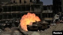 A tank fires at Islamic State militants in the Old City of Mosul on July 5.