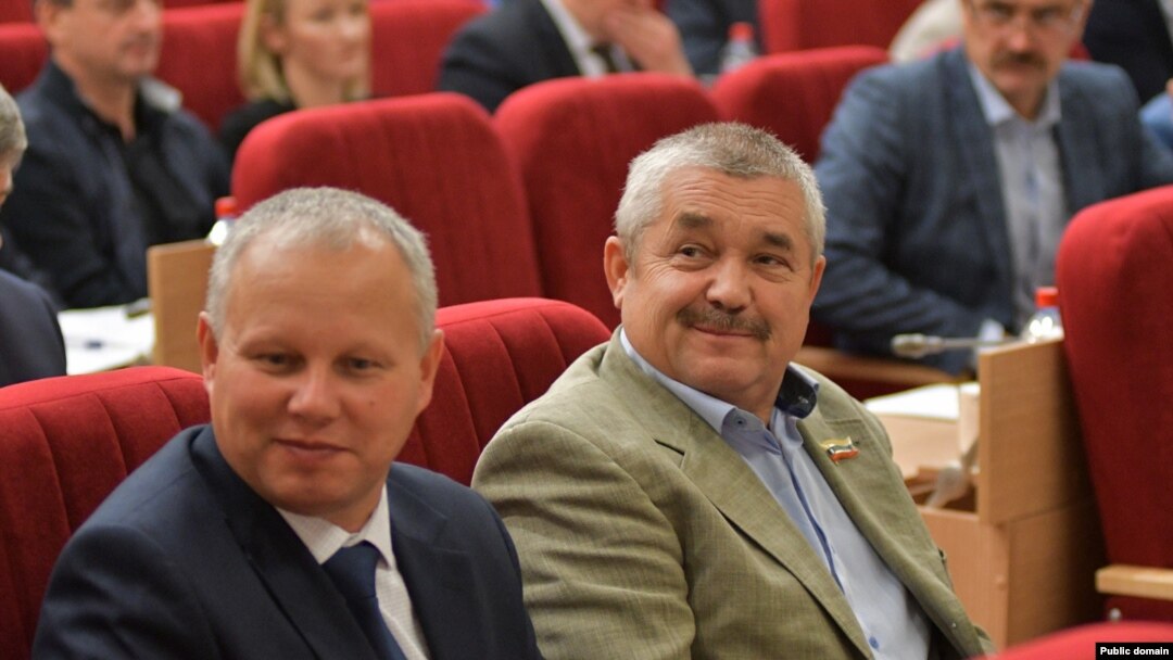 Вячеслав Ягдаров справа