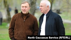Племянник главы Адыгеи Аслана Тхакушинова (справа) Спикер Госсовета Мурат Кумпилов (слева) считается будущим главой региона.
