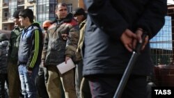 Мигранты в Москве. Иллюстративное фото.