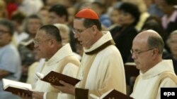 U.S. -- Cardinal Roger Mahony (C) leads the prayer service for the ailing Pope John Paul II at Our Lady Queen of Angels Church in Los Angeles California Friday 01 April 2005. The Pope's failing health caused concern worldwide on Friday 01Apr2005