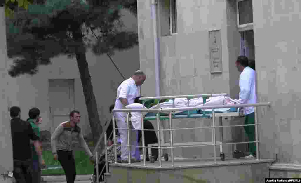 1 saylı Şəhər Kliniki Xəstəxanasının taksikalogiya şöbəsinin qarşısı