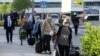 Pasageri români în aeroportul din Viena, Austria