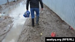 Паводки в селе в Казахстане. Иллюстративное фото. 16 апреля 2017 года. 