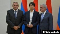 Armenia - President Serzh Sarkisian (R) and Education Minister Levon Mkrtchian (L) award a medal to Razmik Danielian, a school student charged with causing a deadly car accident, Yerevan, 29Aug2017.