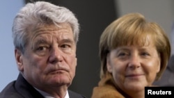 Joachim Gauck i Angela Merkel