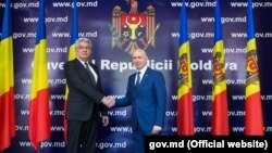 Premierii Mihai Tudose și Pavel Filip la o întîlnire la Chișinău