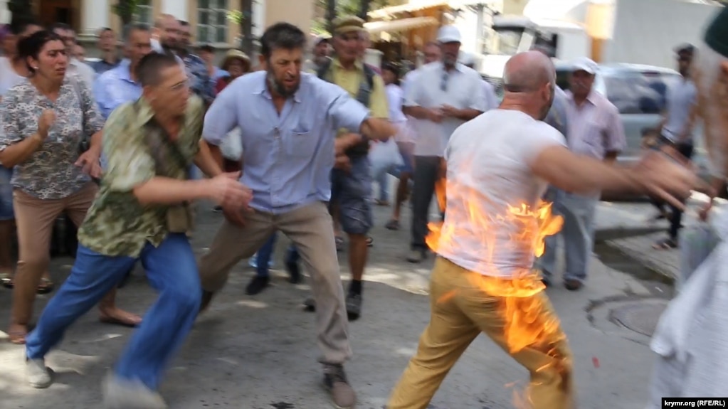 ÐеÑед пÑдпалом ÑоловÑк заÑвив, Ñо здÑйÑнÑÑ Ð°ÐºÑ ÑамоÑÐ¿Ð°Ð»ÐµÐ½Ð½Ñ Ð½Ð° знак пÑоÑеÑÑÑ Ð¿ÑоÑи ÑвавÑÐ»Ð»Ñ Ð²Ð»Ð°Ð´Ð¸