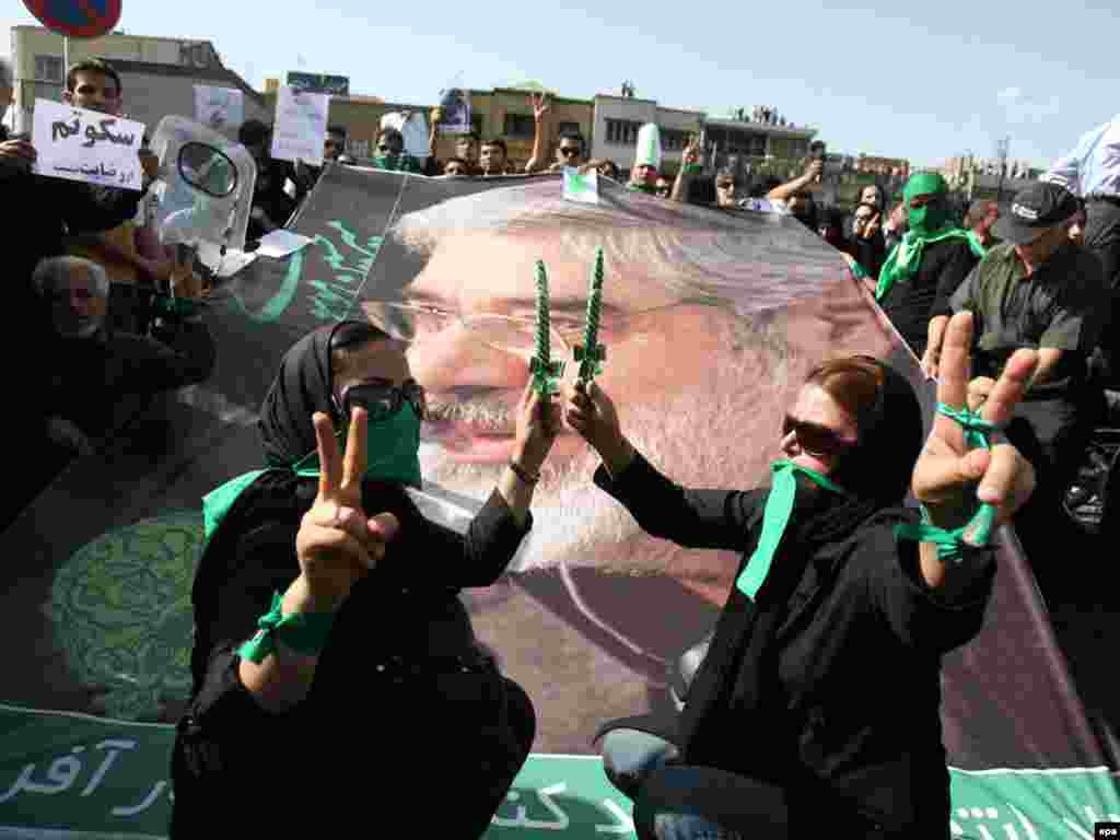 Президент сайлавы нәтиҗәләрендә җиңелүе ачыкланган президент намзәтe Мир Хөсәен Мусави сайлауда хәрәмләшүләр булуын әйтеп, сайлауны яңадан оештырырга чакырды. 8 июнь