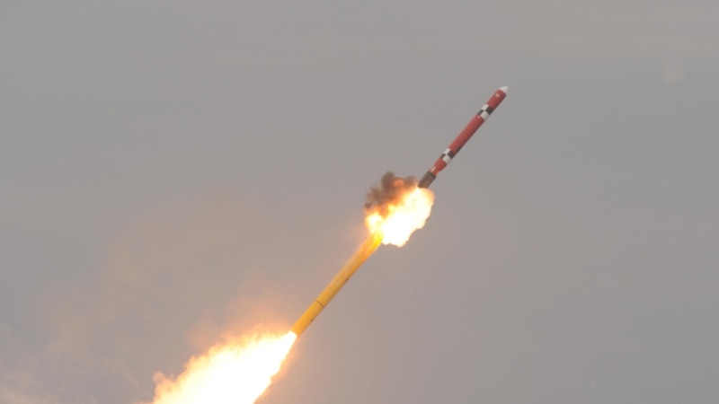 Koreja Veriore dyshohet se ka testuar dy raketa lundruese
