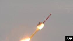 Испытательный запуск ракеты с северокорейской подводной лодки