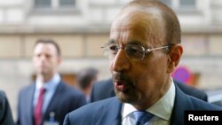 خالد الفلاح، وزیر نفت عربستان می گوید: ماه آینده در الجزایر با وزرای نفت اوپک درباره تثبیت بازار نفت گفت‌وگو می‌کند
