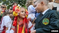 Святкування Дня знань в одній із шкіл Києва (архівне фото)