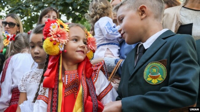 Святкування Дня знань в одній зі шкіл Києва, 1 вересня 2016 року (ілюстраційне фото)