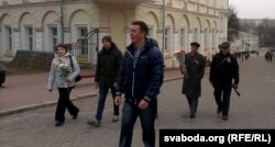 З кветкамі – па вуліцы Суворава