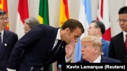 Emanuel Makron i Donald Tramp, predsednici Francuske i SAD, tokom samita G20 u Osaki, jun 2019.