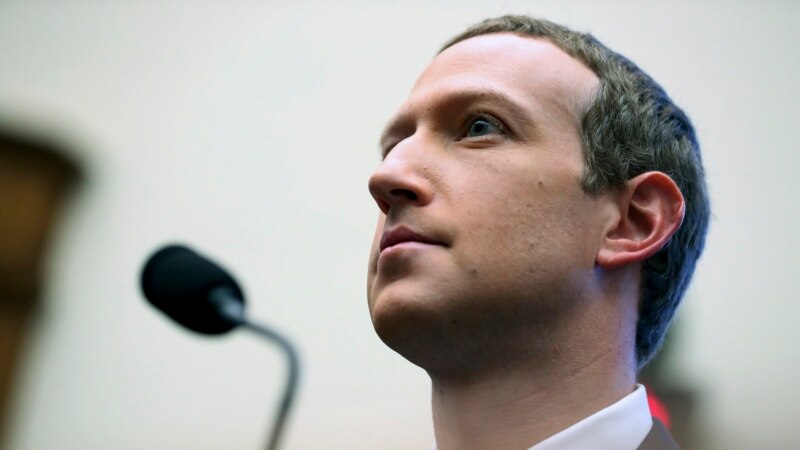 Zuckerberg kërkon falje për ndërprerjen e Facebook-ut